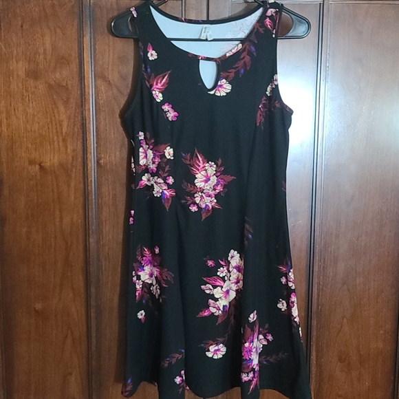 Mudd Dresses & Skirts - Mudd Black and Floral Dress
